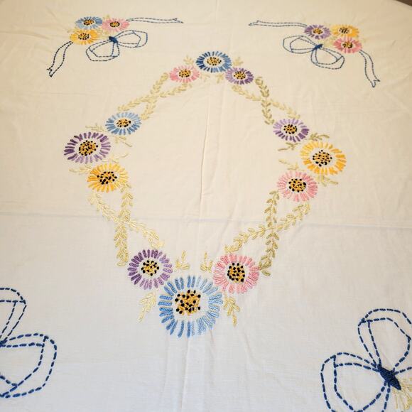 Vintage Handmade Bedspread Embroidered Floral 72x80 Fringe Edges - Picture 2 of 15